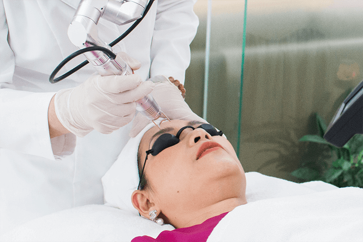 Nguyên nhân và cách điều trị mụn đầu đen hiệu quả